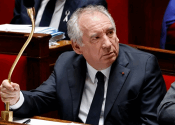 François Bayrou invite à la rigueur budgétaire, pourtant sa dernière décision intrigue…