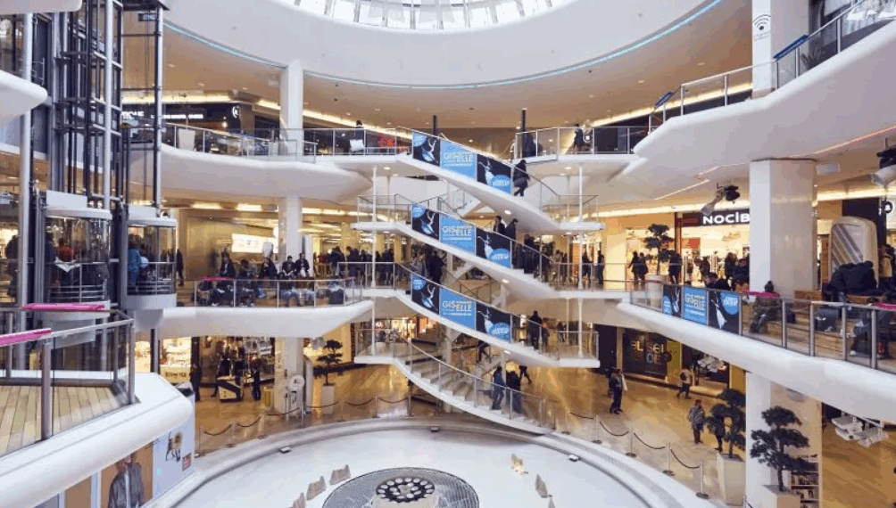 Lyon : une attaque au mortier d’artifice sème la panique en plein centre commercial 7 Lyon : une attaque au mortier d’artifice sème la panique en plein centre commercial Lyon : une attaque au mortier d’artifice sème la panique en plein centre commercial