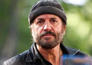 Francis Lalanne avoue enfin : "Je n'ai pas le droit de révéler ce traitement qui m'a sauvé..." 15 Francis Lalanne avoue enfin : "Je n'ai pas le droit de révéler ce traitement qui m'a sauvé..." e7ab3fd3 4b4c 4410 bc14 e0c523a88a79