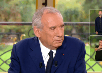 François Bayrou affirme avoir envisagé de « passer à 36 heures de travail par semaine » au lieu de supprimer deux jours fériés