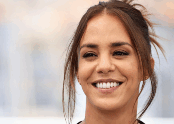 « Ca ne me dérange pas du tout » : Alice Belaïdi prête à « donner 50% de son salaire » aux migrants