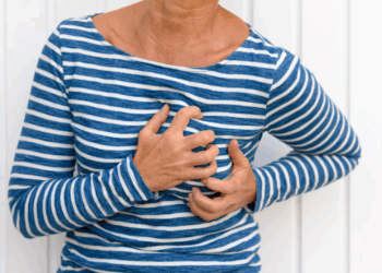 Un médecin urgentiste alerte : ce trouble respiratoire est le signe d&rsquo;un pneumothorax, il faut vite appeler le 15