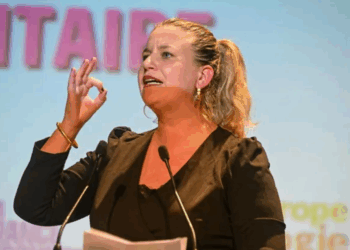 Mathilde Panot sur LCI avant le vote de confiance : « Il faut une présidentielle anticipée »