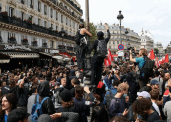 10 septembre: 295 interpellations dans tout le pays, des tensions dans plusieurs villes