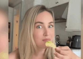 « Je gagne 42.000€ par semaine en vendant de la nourriture prémâchée à des hommes sans dents »