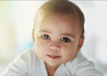 Ce prénom d&rsquo;origine arabe et latine qui veut dire « heureux », choisi par Agathe Lecaron pour son fils, a la cote en 2025