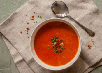 Soupes faites maison : voici l&rsquo;ingrédient à ne surtout pas ajouter dans sa soupe selon un médecin