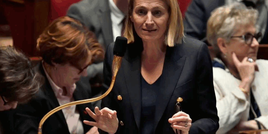 Une ex-ministre du Travail accusée d’avoir effacé un redressement de plusieurs millions d'euros 4 Une ex-ministre du Travail accusée d’avoir effacé un redressement de plusieurs millions d'euros Une ex-ministre du Travail accusée d’avoir effacé un redressement de plusieurs millions d’euros