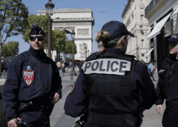 Une aristocrate britannique et son compagnon condamnés à 14 et 18 ans de prison pour avoir tué leur bébé