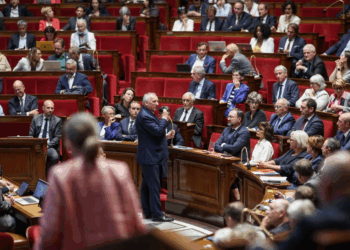 Furieux contre les députés, il leur envoie 600 préservatifs avec un mot cinglant…
