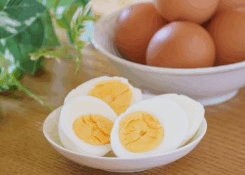 Cette erreur que l’on fait tous avec les œufs favorise les bactéries et peut vous rendre malade