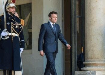 Face à la colère sociale, l’Élysée fait profil bas