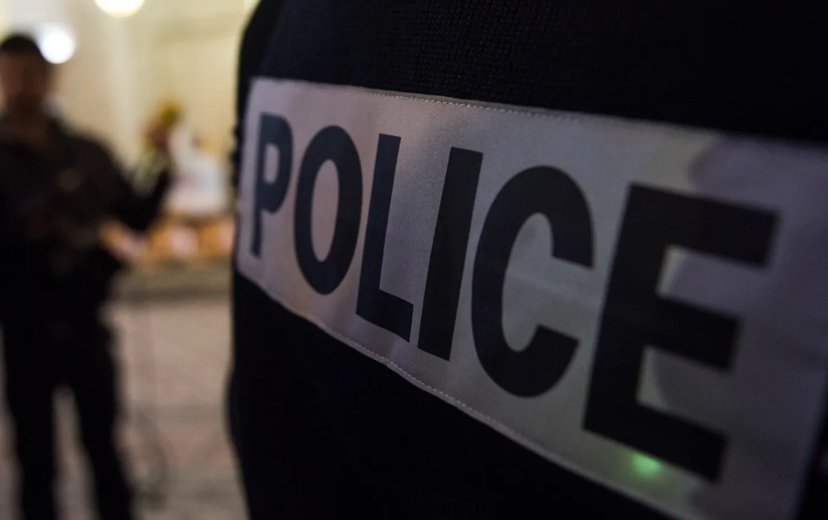 Brest : Une vingtaine d’hommes masqués sèment la terreur dans un bar, la piste de l'utradroite privilégiée 2 Brest : Une vingtaine d’hommes masqués sèment la terreur dans un bar, la piste de l'utradroite privilégiée Capture decran 2025 09 22 162745