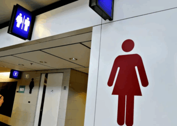 Côtes-d’Armor : Un élu breton surpris en train de filmer une personne dans les toilettes d’un supermarché