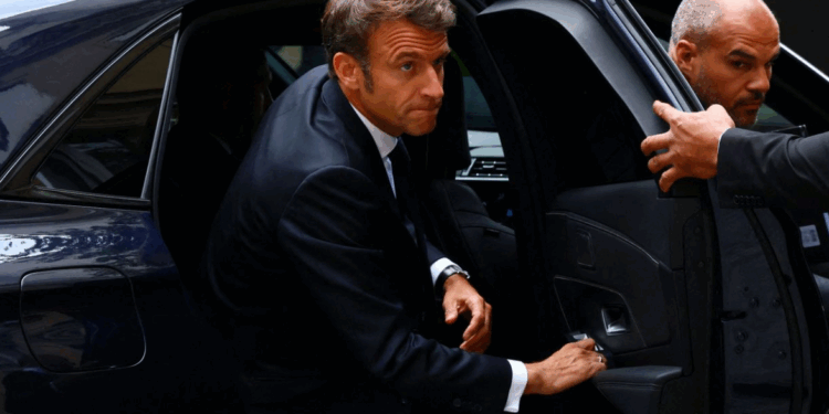 "C’est bon les gars" : Emmanuel Macron arrête ses gardes du corps après le geste très osé d’un passant 1 "C’est bon les gars" : Emmanuel Macron arrête ses gardes du corps après le geste très osé d’un passant Capture decran 2025 09 23 142458