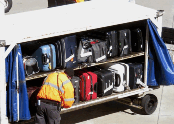 « C’est aberrant, délirant » : sa valise est perdue par Air France, puis détruite… et elle doit payer 6 000 € aux Aéroports de Paris