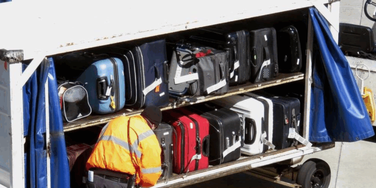 "C’est aberrant, délirant" : sa valise est perdue par Air France, puis détruite… et elle doit payer 6 000 € aux Aéroports de Paris 1 "C’est aberrant, délirant" : sa valise est perdue par Air France, puis détruite… et elle doit payer 6 000 € aux Aéroports de Paris Capture decran 2025 09 23 143450