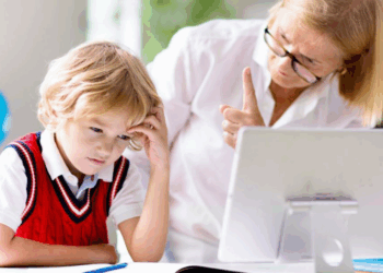 Enfant HPI : Un élève prononce ce mot en classe et se fait expulser par la maîtresse « elle pensait qu’il l’insultait »