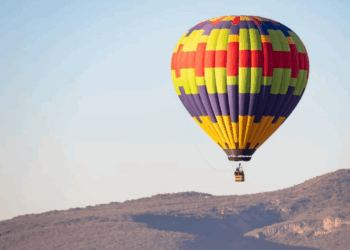 Un homme de 33 ans se jette d’une montgolfière touristique en plein vol, sous les yeux des autres passagers
