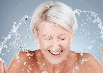 Hygiène : voici le nombre de douches idéal à prendre par semaine après 60 ans pour la santé