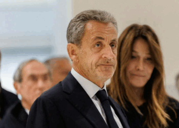 « Aucun traitement de faveur »: à quoi va ressembler le quotidien en prison de Nicolas Sarkozy?