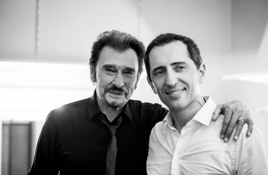 Gad Elmaleh évoque sa relation avec Johnny Hallyday : "Il n'arrêtait pas de…" 2 Gad Elmaleh évoque sa relation avec Johnny Hallyday : "Il n'arrêtait pas de…" Capture decran 2025 09 30 143917