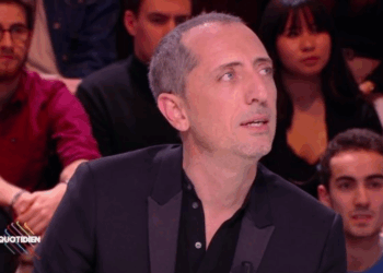 Gad Elmaleh évoque sa relation avec Johnny Hallyday : "Il n'arrêtait pas de…" 13 Gad Elmaleh évoque sa relation avec Johnny Hallyday : "Il n'arrêtait pas de…" Gad Elmaleh évoque sa relation avec Johnny Hallyday : « Il n’arrêtait pas de… »
