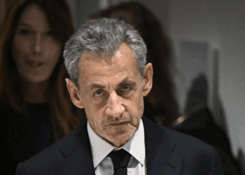 Nicolas Sarkozy au restaurant après sa condamnation : la réaction très tranchée des clients dévoilée 2 Nicolas Sarkozy au restaurant après sa condamnation : la réaction très tranchée des clients dévoilée Nicolas Sarkozy au restaurant après sa condamnation : la réaction très tranchée des clients dévoilée