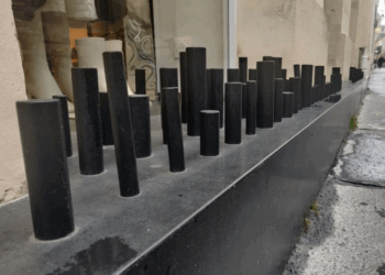 Mobilier urbain anti-SDF : des dispositifs scandaleux