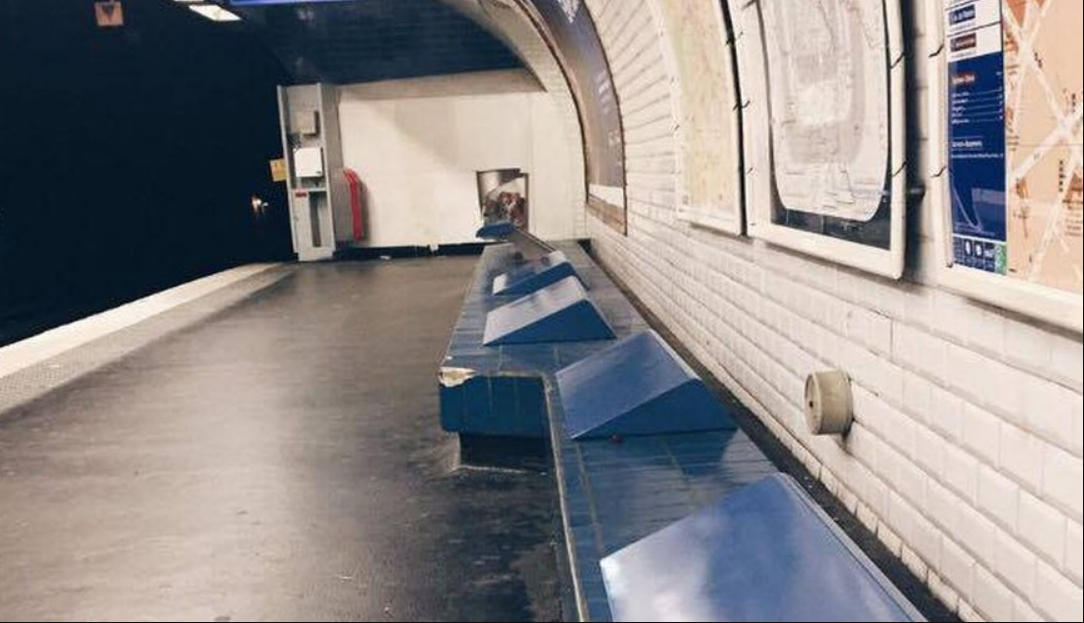 Mobilier urbain anti-SDF : des dispositifs scandaleux 4 Mobilier urbain anti-SDF : des dispositifs scandaleux Capture decran 2025 09 30 194508