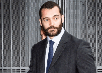 Nicolas Sarkozy condamné et c’est à son fils Louis que s’attaque cette star de l’humour