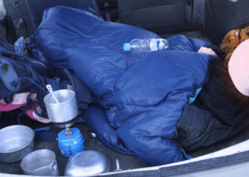 « J’ai perdu 30 kg en un an de rue » : à 61 ans, il dort dans sa voiture sur un parking et lance un appel à l’aide