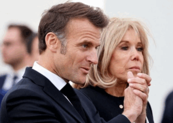 Emmanuel Macron déçu de ne plus être au pouvoir en 2027 ? « Il kiffe sa vie à l’Elysée »