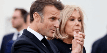 Emmanuel Macron déçu de ne plus être au pouvoir en 2027 ? « Il kiffe sa vie à l’Elysée »