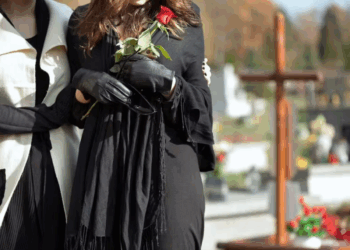 3 types de vêtements qu’il ne faut jamais porter à des funérailles
