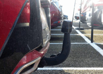 Accident avec une boule d’attelage : qui est vraiment en tort ?