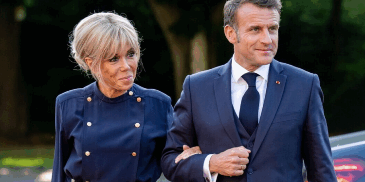 “Cela en dit long sur… ” : Brigitte Macron trompée par Emmanuel avec “un homme” ? 1 “Cela en dit long sur… ” : Brigitte Macron trompée par Emmanuel avec “un homme” ? Capture decran 2025 10 06 195719
