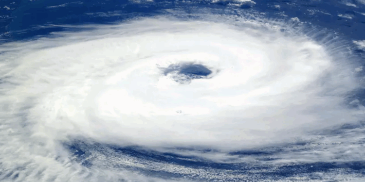 Ouragan Humberto, ce que la France doit craindre dans les prochains jours 1 Ouragan Humberto, ce que la France doit craindre dans les prochains jours Capture decran 2025 10 06 203034