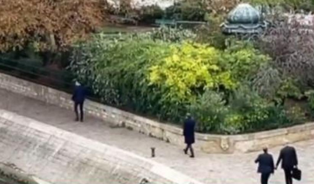 Emmanuel Macron seul en plein Paris après la démission de Sébastien Lecornu : des images lourdes de sens 4 Emmanuel Macron seul en plein Paris après la démission de Sébastien Lecornu : des images lourdes de sens Capture decran 2025 10 08 124124