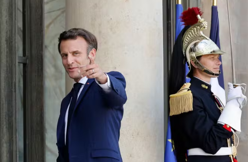 Emmanuel Macron : quels sont ses avantages à vie qu’il va garder quand il ne sera plus Président de la République ? 4 Emmanuel Macron : quels sont ses avantages à vie qu’il va garder quand il ne sera plus Président de la République ? Capture decran 2025 10 08 125837