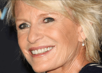 Sophie Davant de retour dans Affaire conclue, elle l’annonce en taclant discrètement Julia Vignali