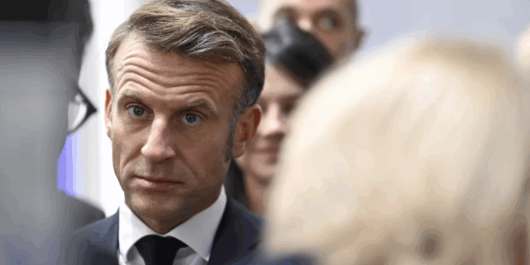 "Article 16" : Ce texte oublié de la Constitution va donner à Emmanuel Macron les "pleins pouvoirs" en cas de crise 1 "Article 16" : Ce texte oublié de la Constitution va donner à Emmanuel Macron les "pleins pouvoirs" en cas de crise Capture decran 2025 10 08 152851