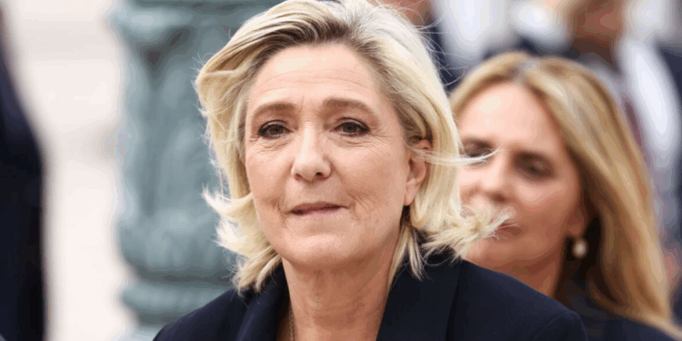 Attaquée par Zinédine Zidane, Marine Le Pen balance sévèrement : "Il est assez…" 1 Attaquée par Zinédine Zidane, Marine Le Pen balance sévèrement : "Il est assez…" Capture decran 2025 10 08 153739