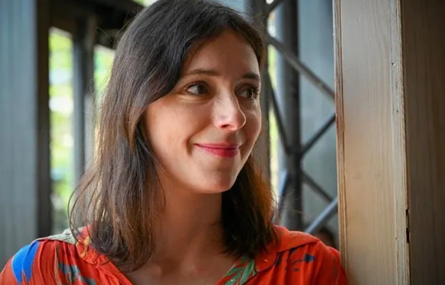 "Le placer sous tutelle…" : Lolita Séchan, confidences inattendues sur son père Renaud 3 "Le placer sous tutelle…" : Lolita Séchan, confidences inattendues sur son père Renaud Capture decran 2025 10 08 193313