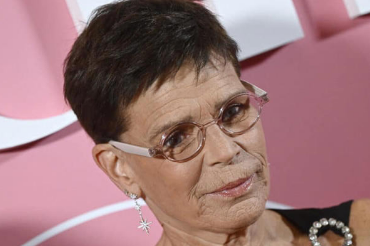 Stéphanie de Monaco change de look : ses fans plus divisés que jamais 3 Stéphanie de Monaco change de look : ses fans plus divisés que jamais Capture decran 2025 10 08 195849