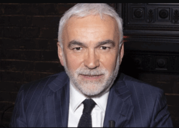 “Il était sans pitié. Il parlait mal…” : un ex-collaborateur de Pascal Praud balance sur sa face cachée