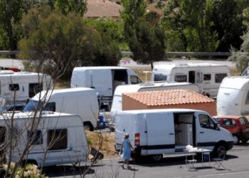 Un couple de gens du voyage perçoit illégalement les aides de la CAF et s&rsquo;en vante : « La vie est plus belle avec l&rsquo;argent des autres »