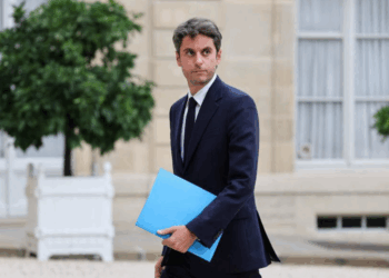 Gabriel Attal a quitté l&rsquo;Elysée sans un mot après la réunion