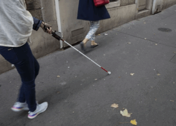 Il se fait passer pour un aveugle pendant 20 ans : un homme arrêté après avoir perçu plus de 150 000 euros d’allocations