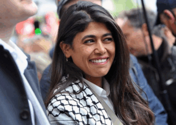 Rima Hassan annonce ses fiançailles : que sait-on de cet homme qu’elle aime éperdument ?